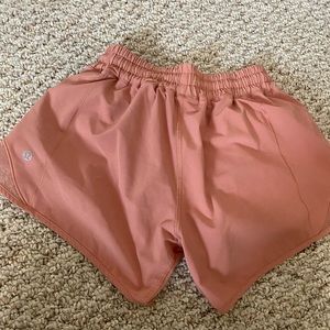 lululemon hotty hot low rised lined 4”